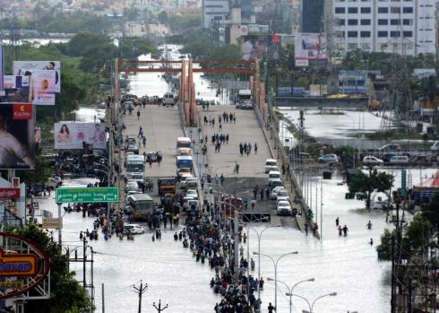 499756284-indian-residents-and-motorists-gather-on-a-flyover-as.jpg.CROP.promo-xlarge2